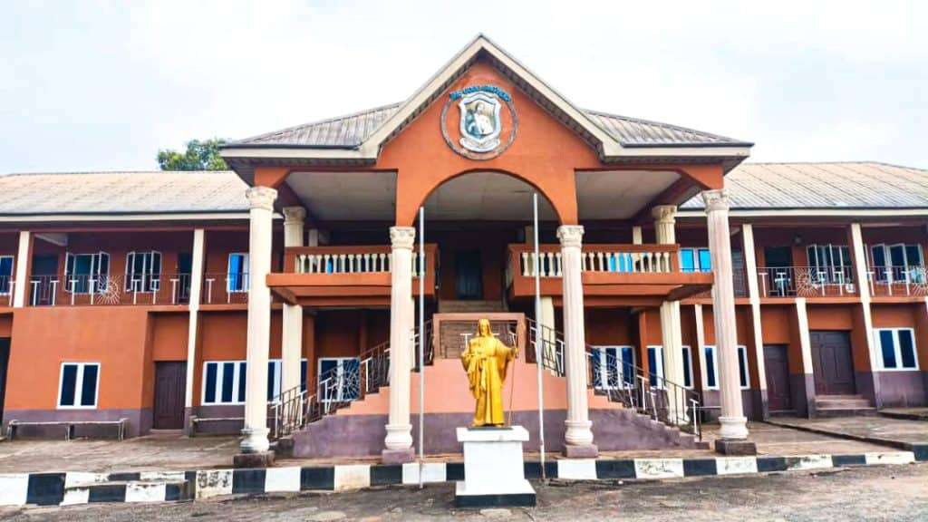 Bonus Pastor Seminary Main Building